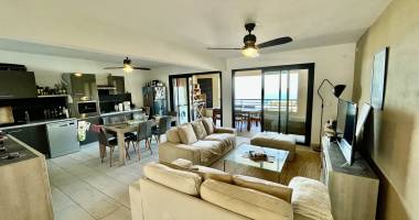 petite ile 97429 - villa de standing sur trois niveaux - vue mer imprenable - piscine