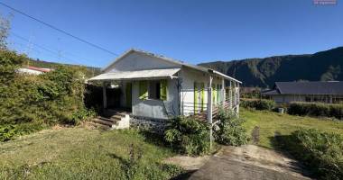 a vendre villa f5 avec garage sur un vaste terrain de plus de 2 000 m2