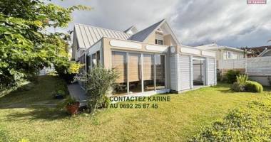a vendre belle villa à la montagne proche du centre et a proximité des commodités.