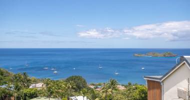 opportunité unique de 6 appartements : 3 maisons mitoyennes avec vue imprenable sur la mer !