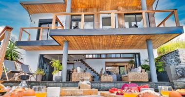 À vendre   villa t4 d’exception avec piscine à débordement   les avirons (97425)