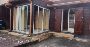 a vendre maison bourbon bois de type f4 au guillaume saint-paul à 199 000 euros!