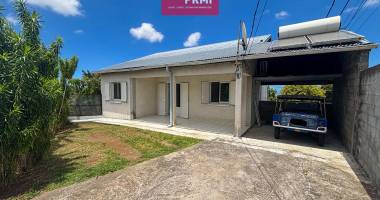 maison divisée en deux appartement - le tampon 6 pièce(s) 178 m2