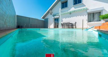 bois de nèfles-villa de type f9 d'environ 280 m² habitables