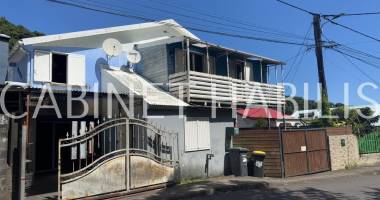 a vendre - ensemble immobilier de 322 m2 environ - saint-joseph - 199 000 € hai.