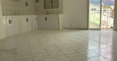 a louer un appartement de type t3 en duplex  au centre ville du port