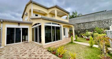 saint pierre 97410 - villa f4 saine et fonctionnelle - beaux volumes - a etage - commodites a proximite