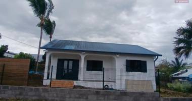 a louer maison de type f4 entièrement rénovée sur saint-gilles les hauts