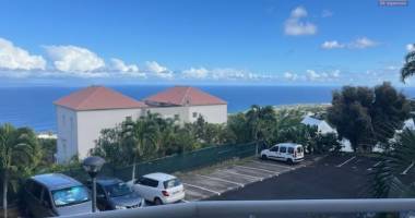 a louer jolie petit studio proche du lycée des avirons