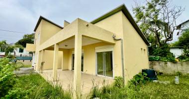 saint pierre 97410 - villa f4 confortable et lumineuse - garage  - secteur paisible