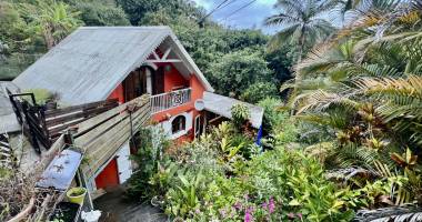 petite ile 97429 - maison f5 lumineuse - a etage - vaste terrain - au calme