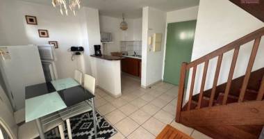 a louer joli appartement de type f2 meuble duplex au tampon proche centre ville