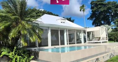 location villa f4 avec piscine à débordement capesterre-belle-eau