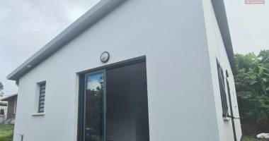 maison neuve avec 3 chambres, cuisine ÉquipÉe, situÉe sur commune carron/ ste suzanne